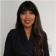 Profesora IB imparte clases a niños de primaria